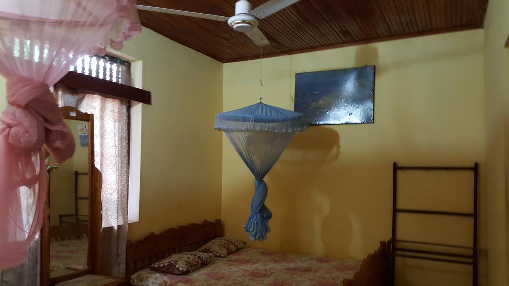 Isuruma Rest Kataragama Bilik gambar